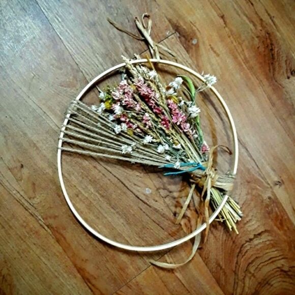 Dried flower Wreath - Picture 3 of 4